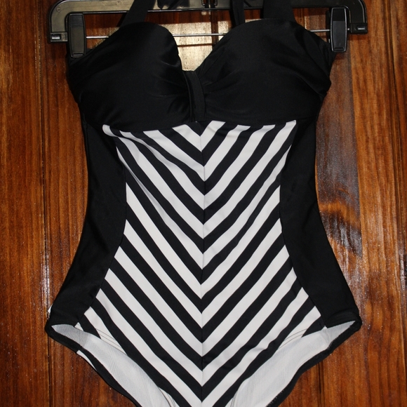 Por Llana Thomaz Rio De Janeiro Retro One Piece Swim Suit Black and White - Picture 2 of 11